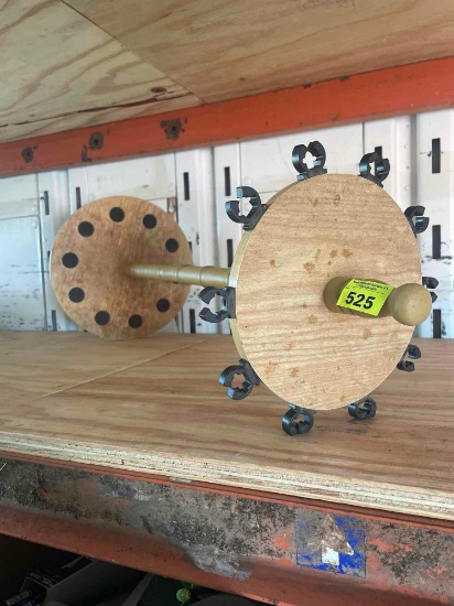 T - round fishing rod stand
