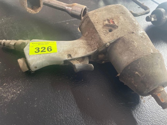 Pneumatic impact driver