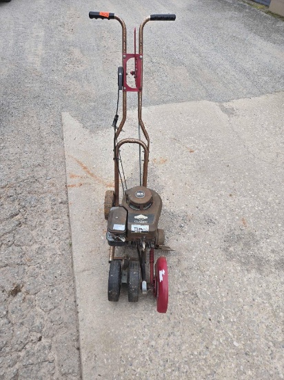 Trim Rite Edger. Briggs and Stratton 3.5 HP Engine. Walk Behind Edger. Runs.
