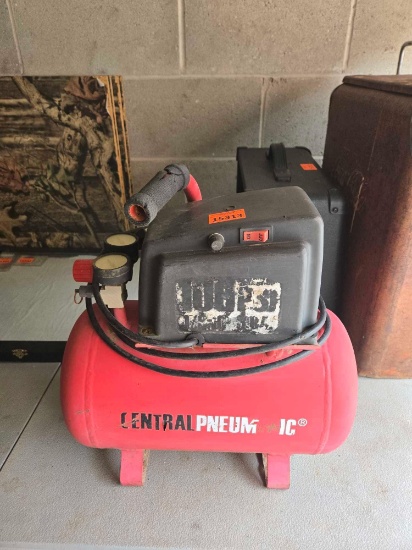 Central Pneumatic, 100 Lb PSI, 1/3 HP, 3 Gallon Portable Air Compressor