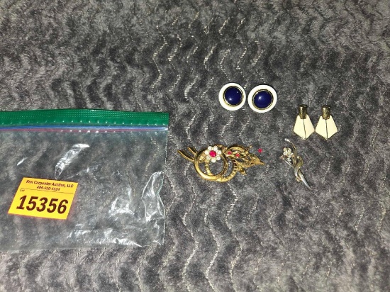 2 Sets of Earrings and 2 Vintage Pins/Brooches. All one Money.