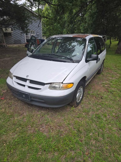 1996 Dodge Grand Caravan. Runs Good, Needs Battery. Some Electrical. 3 Liter V-6 Engine. With Key