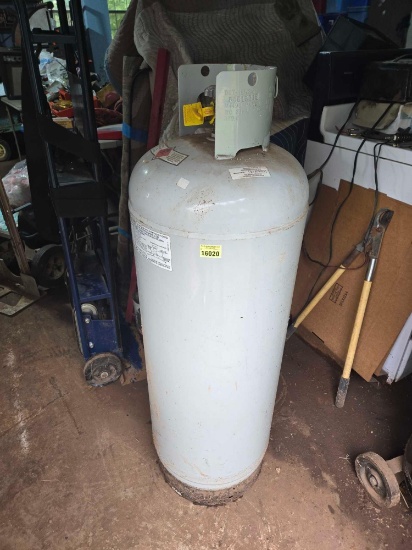 100 lb. Propane Tank with Propane. Heavy.
