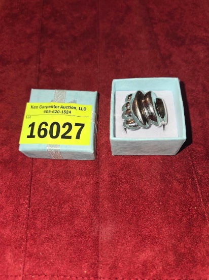 Heavy, Vintage Ring Stamped 18K HGE. 17 Grams Total Weight. In Gift Box. Jewelry.