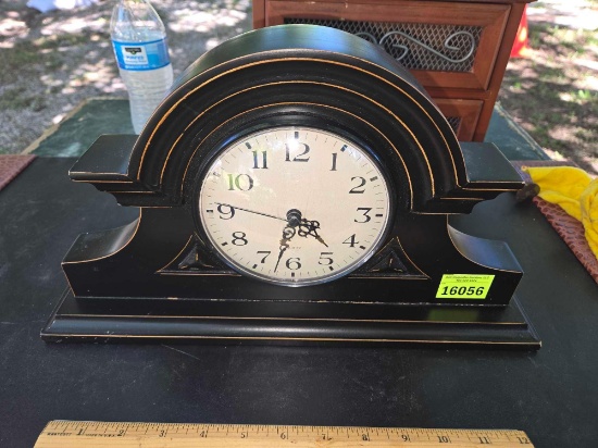 Decorative Mantle Clock.