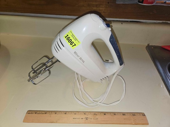 West Bend, Multi Speed Mixer. Kitchen Appliances.