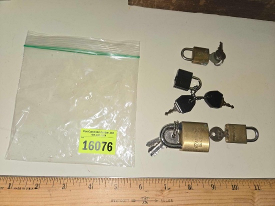 4 Assorted Small Locks with Keys.