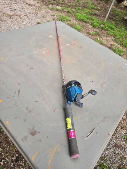 Shakespeare Tiger Reel on Zebco Fishing Rod.. Outdoor Recreation.