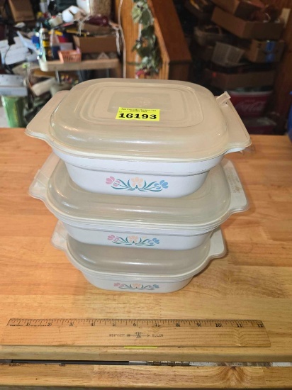 6 Piece Set of Anchor Hocking Plastic Ovenware. 3 Dishes and 3 Lids. All one Money. Housewares