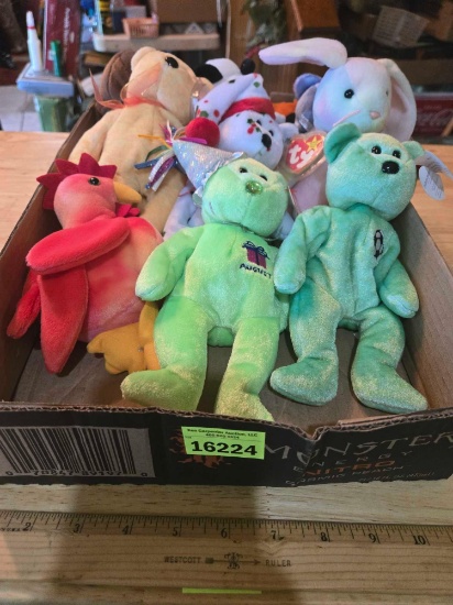 12 Assorted TY Beanie Babies. All one Money. Collectible.