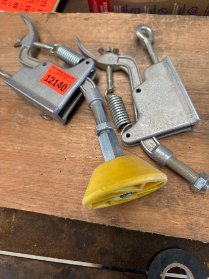 Hold down device for table saw