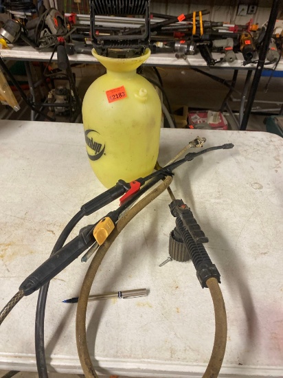 Pump up sprayer