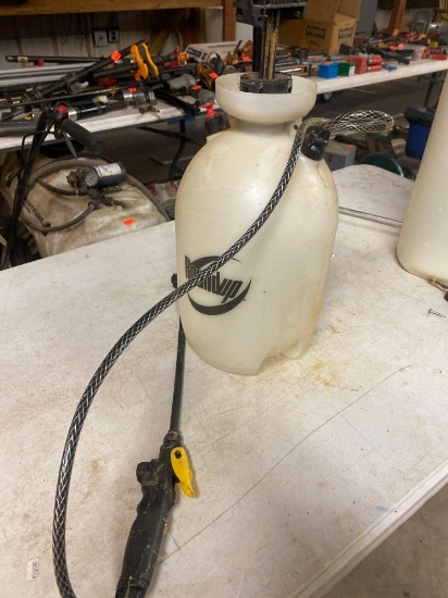 Pump up sprayer