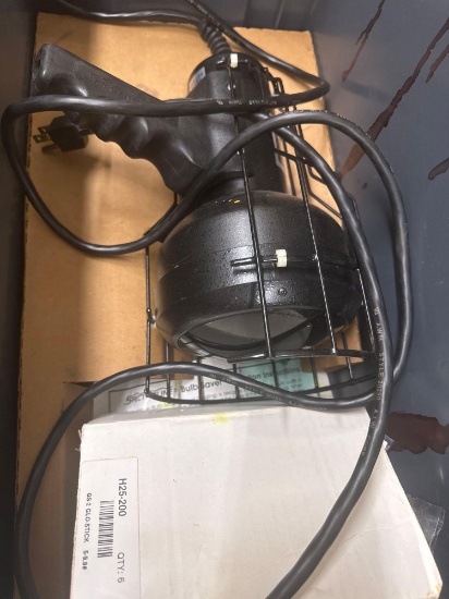 Spectrlinelight,usedtesting for leaks with dye capsules
