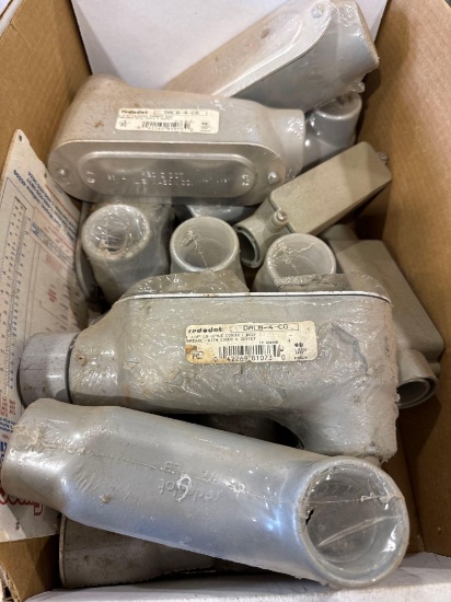 Mixed lot of electrical items, conduit body with cover