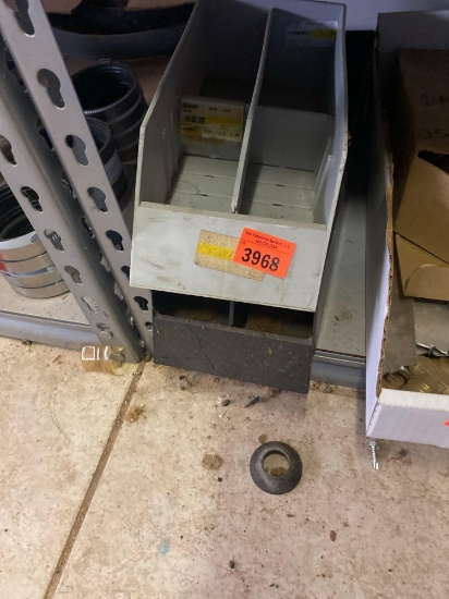 2 plastic trays