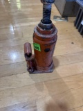 Bottle jack