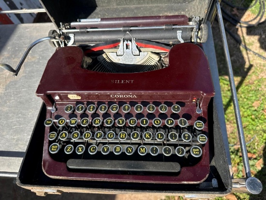 Antique L.C smith & Corona portable typewriter in case, likely produced 1930 Must bring help to