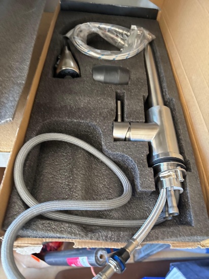 Sanitary wares single hole kitchen faucet