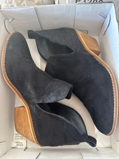 2 pair womens shoes size in photos