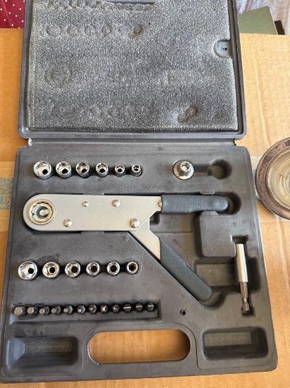 Socket set and light