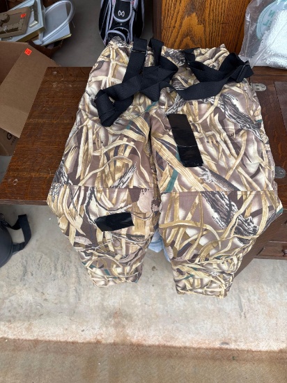 Cabelas insulated camo bibs size large