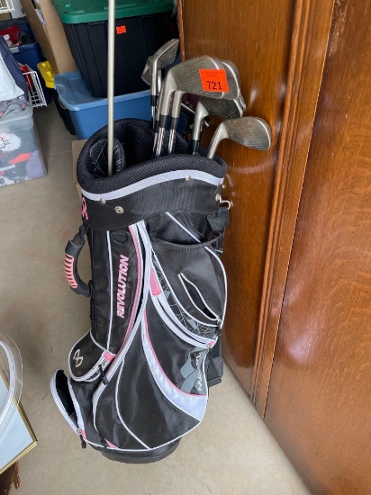 Revolution breast cancer edition golf bag with clubs