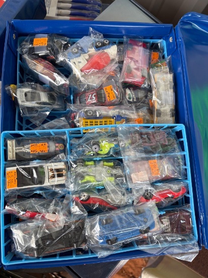 Hot wheels carrying case with hot wheels cars