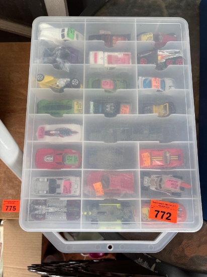 Plastic hot wheels carrying case with hot wheels cars