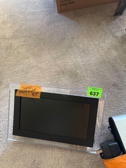 Digital photo frame