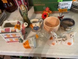 Box of misc decorative items