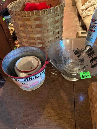 Santa snack bucket and chip and dip dishes