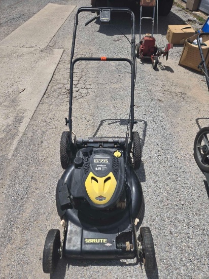 Brute, Briggs and Stratton 6.75 HP, Self Propelled Lawn Mower. Runs Good.