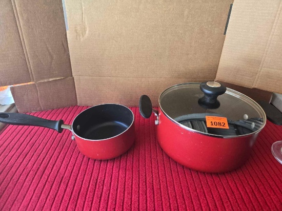 2 Farbarware Pans with 1 Lid. All one Money.