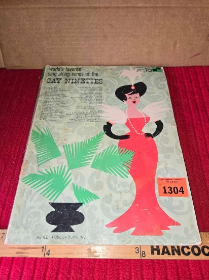 World's Favorite Sing a Long Songs . Music Book.