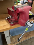 Doyle multipurpose vise w/ an anvil