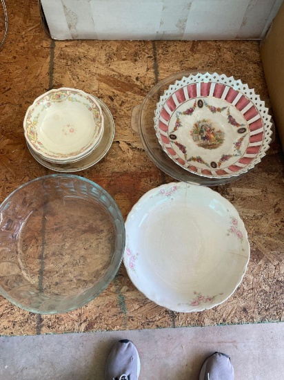 Miscellaneous plates and bowls