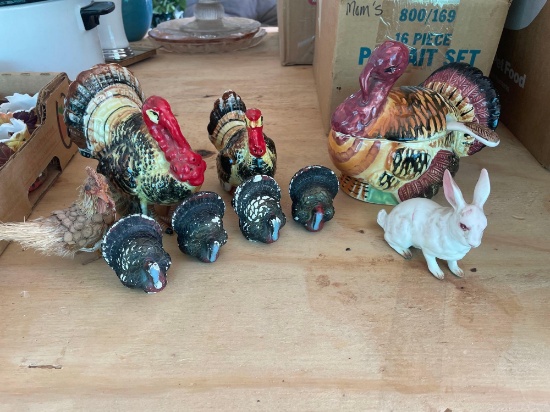 Turkey figurines, turkey shaped gravy bowl with ladle