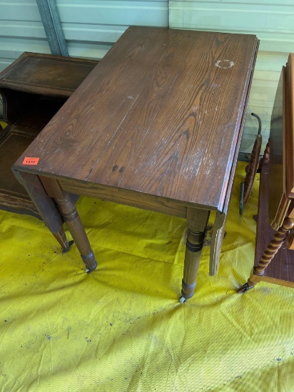 Antique drop leaf table on castors Measurements in photos