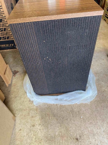 Bose 501 series IV measurements in photo Buyer must bring help to load