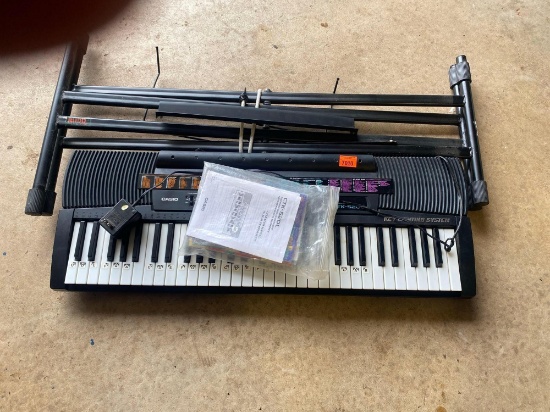 Casio CTK-520L keyboard with stand