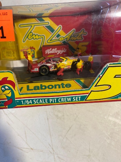NASCA 05 Tabonte 1/64 scale pit crew set