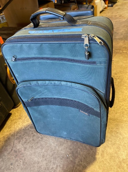 Suitcase Measurements and photo