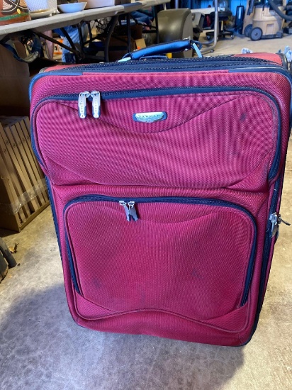 Suitcase Measurements and photo