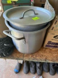 Aluminum pot and bunt cake pan