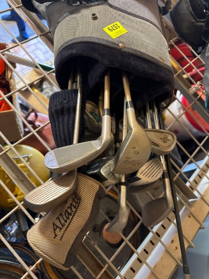 Right hand golf clubs PICK UP IS ON DAY 2 ONLY