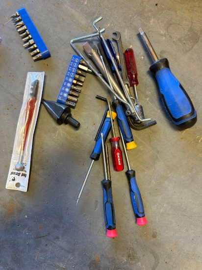 Steel unibit bit, screwdrivers, drill bits and other items
