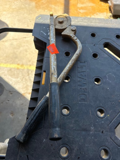 Pipe bender