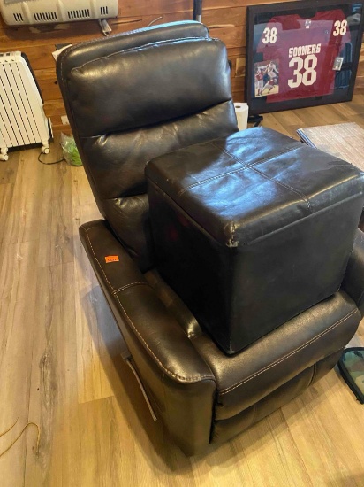 Reclining leather chair with square ottoman