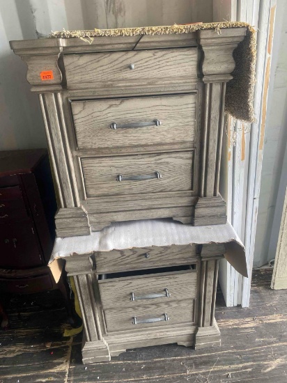 2 night stands measurements in photos
